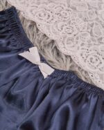 ست لباس خواب تاپ کراپ شلوارک ساتن سرمه ای 1390 - تصویر 2